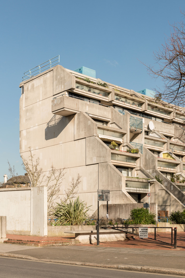 Bâtiment à l Bâtiment à l'architecture brutaliste ” Alexandra & Ainsworth” Londres