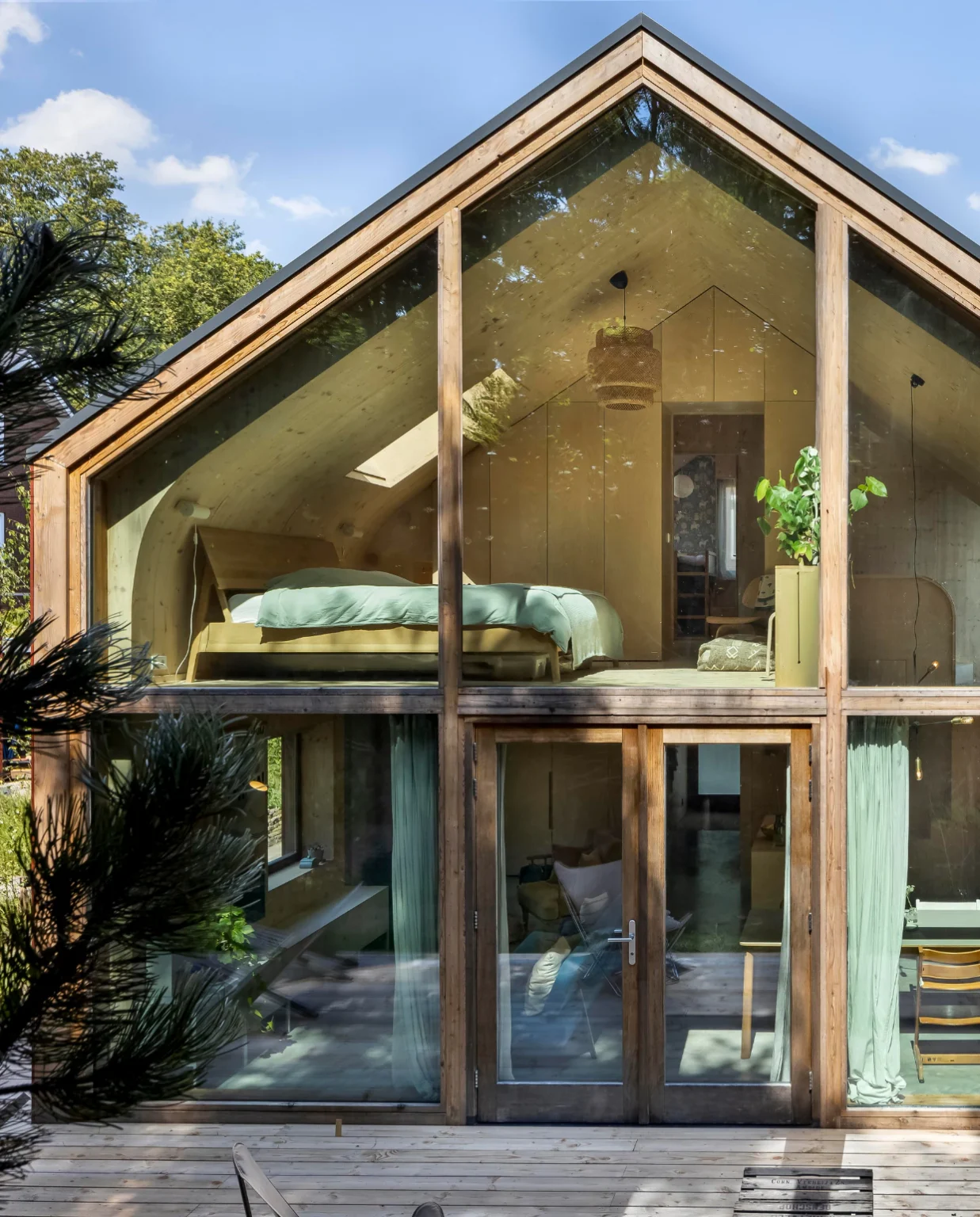 maison en bois avec pignon vitré durable autoconstruction décoration contemporaine