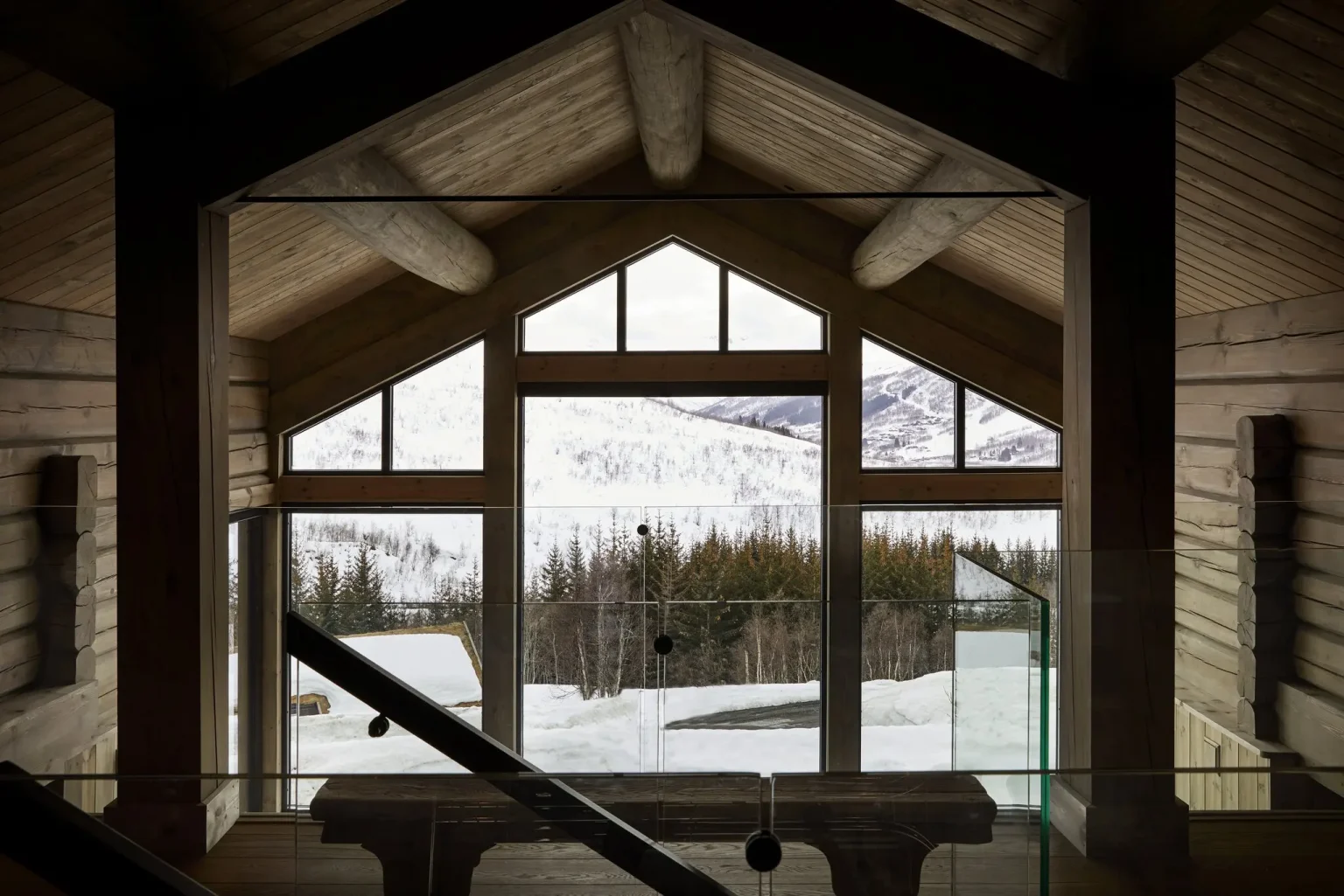 mezzanine et pignon vitré décoration contemporaine chalet