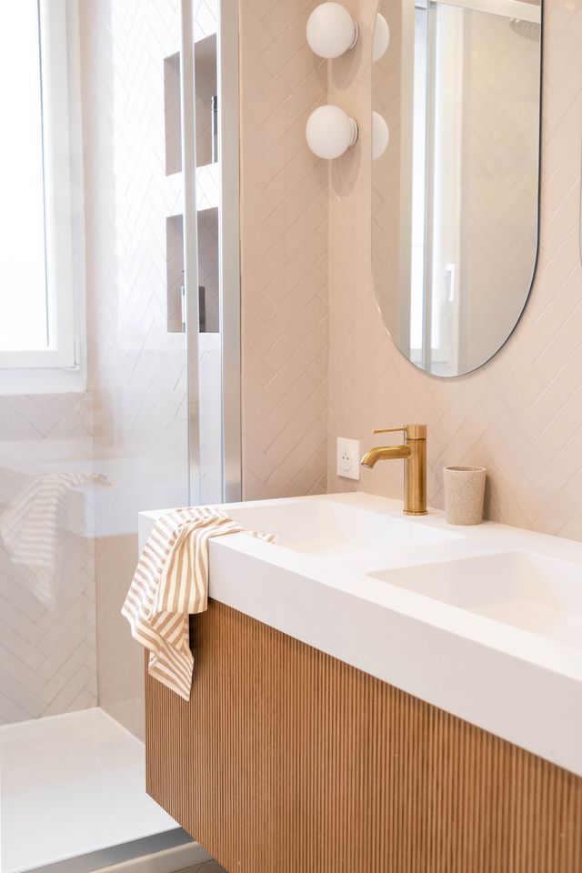salle de bain décoration contemporaine appartement rénové à Lyon par Studio Castille photo : ©Lopin.communication salle de bain décoration contemporaine appartement rénové à Lyon par Studio Castille photo : ©Lopin.communication