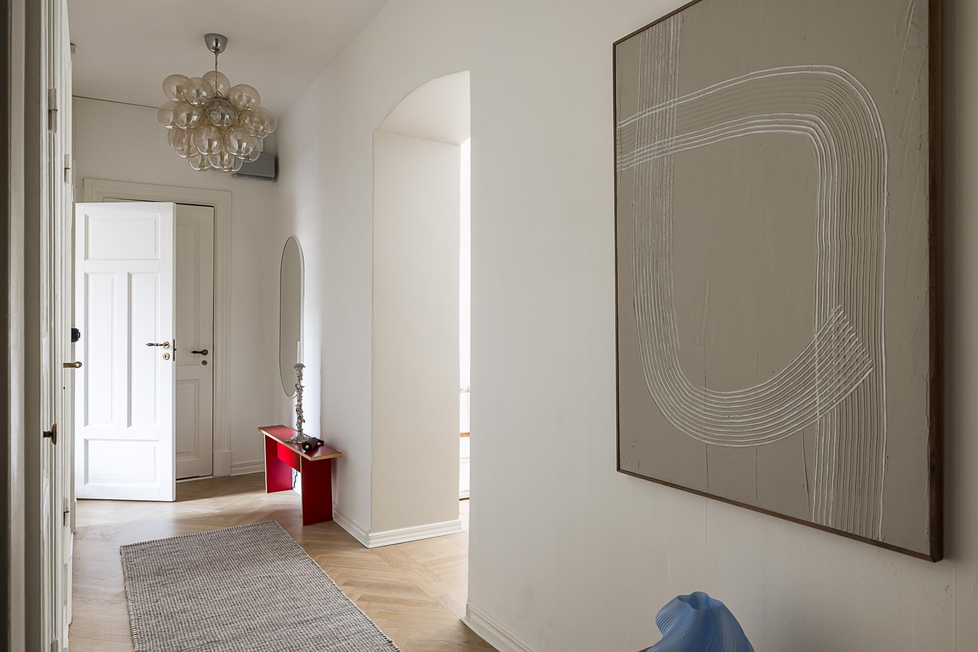 entrée appartement décoration scandinave contemporaine dans immeuble Art Nouveau
