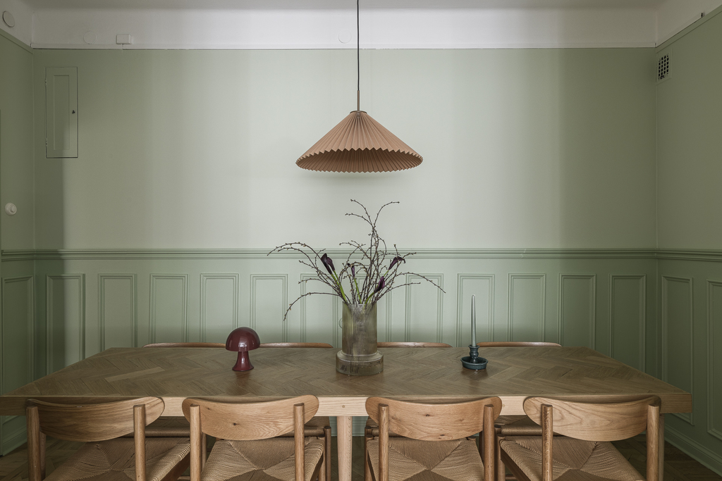 salle à manger boiseries et murs verts décoration scandinave salle à manger boiseries et murs verts décoration scandinave