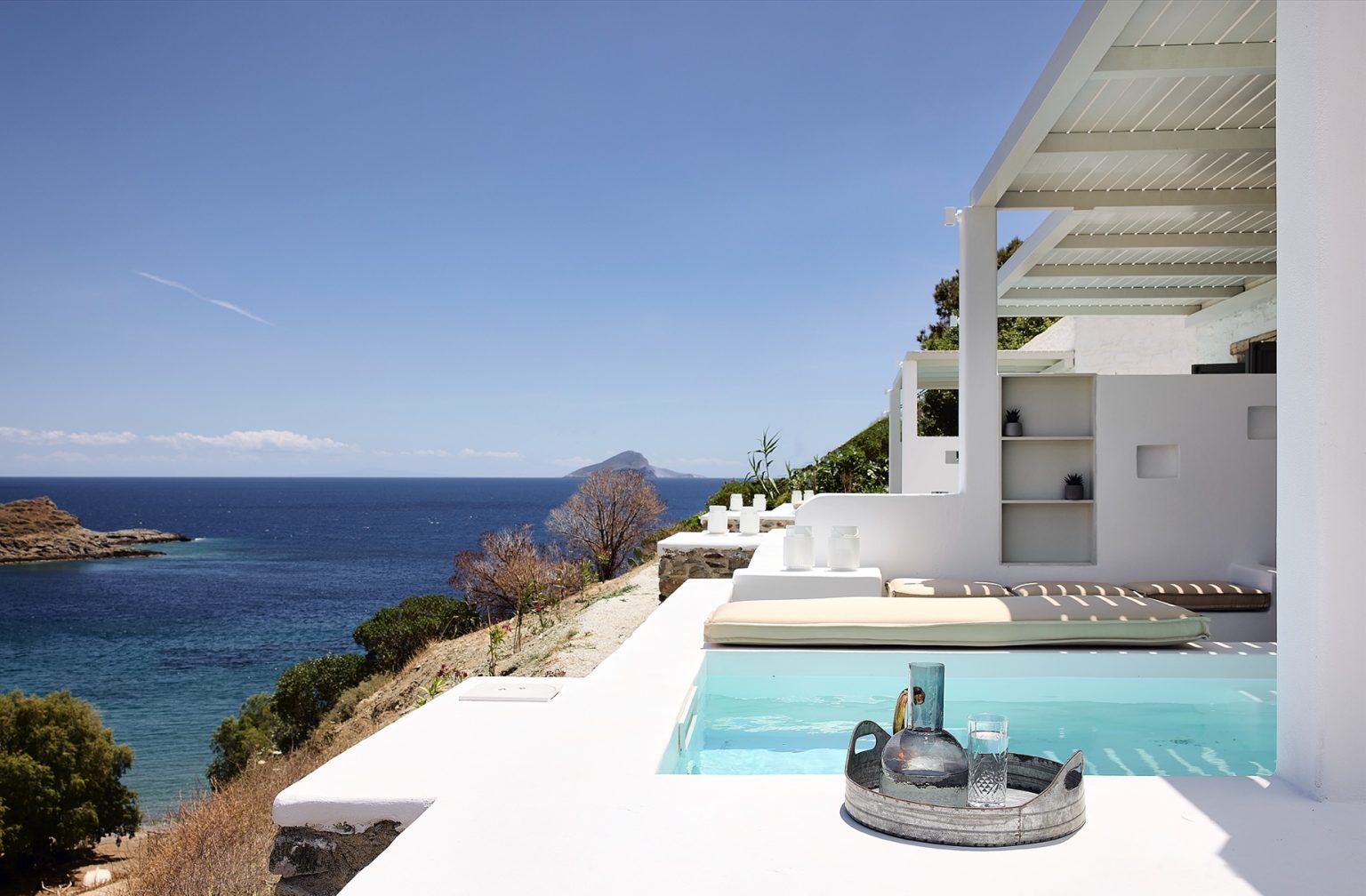 terrasse mini maison grecque de 40m2 avec piscine et vue mer