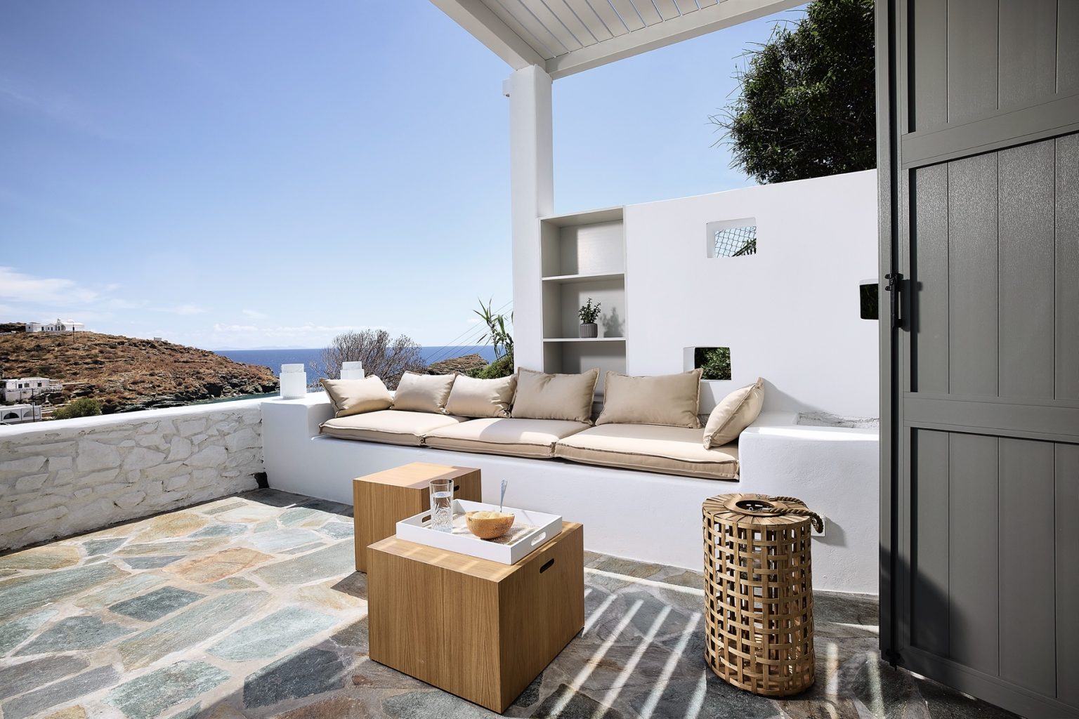 terrasse mini maison grecque de 40m2 avec piscine et vue mer