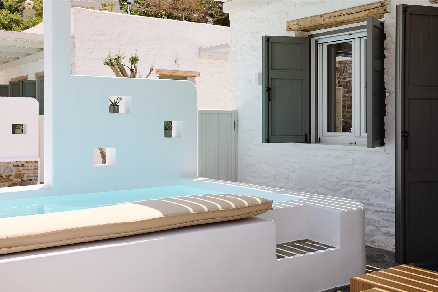 terrasse mini maison grecque de 40m2 avec piscine et vue mer