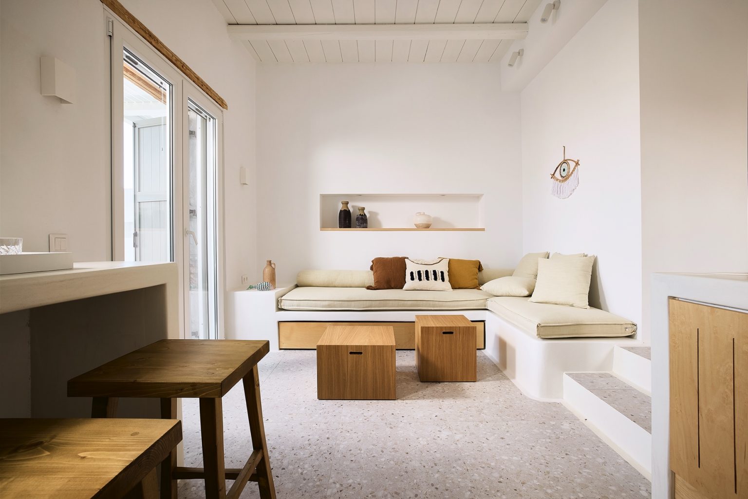 salon décoration naturelle mini maison grecque de 40m2 avec piscine et vue mer