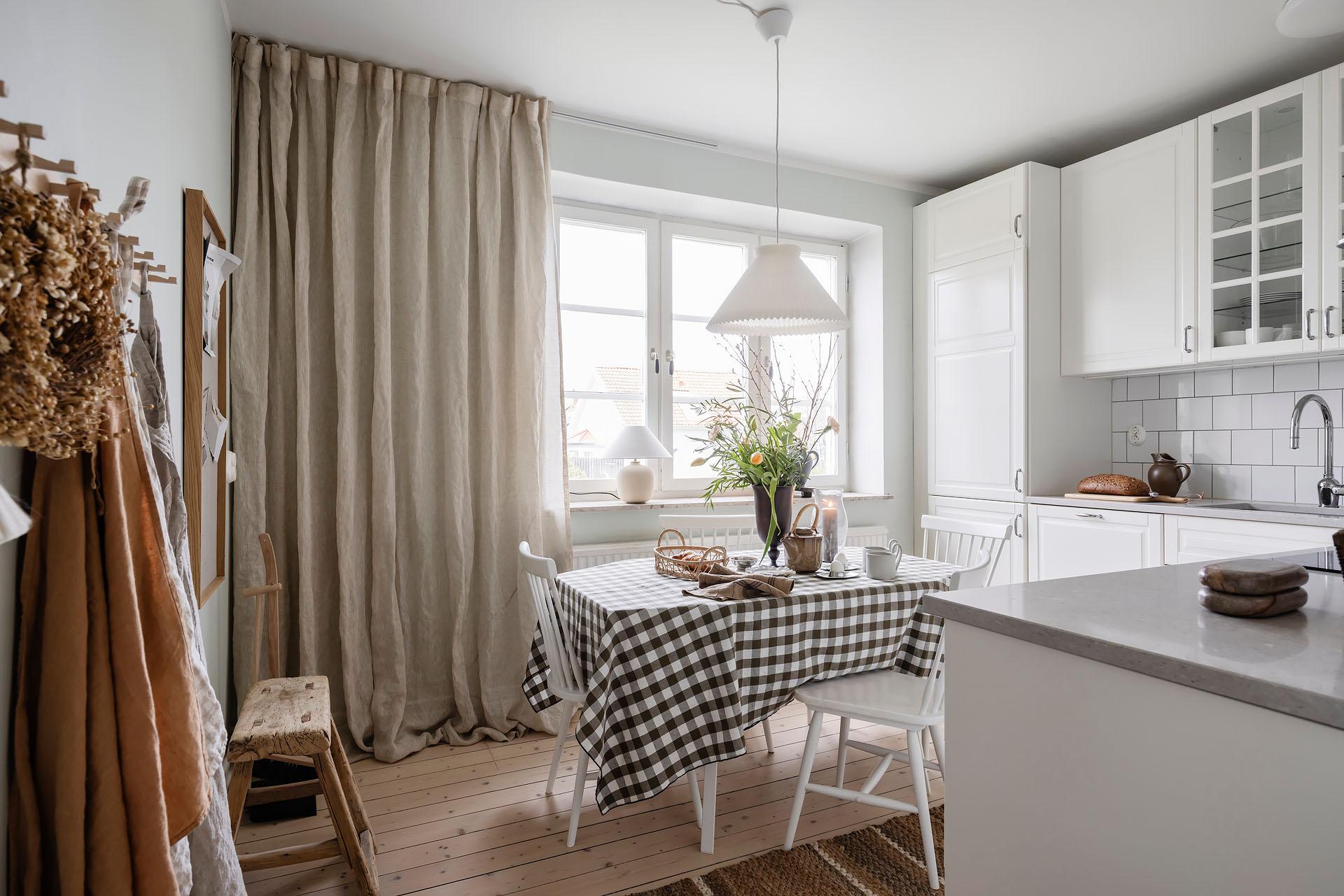 cuisine avec espace repas décoration scandinave et naturelle appartement ancien de 60m2 cuisine avec espace repas décoration scandinave et naturelle appartement ancien de 60m2
