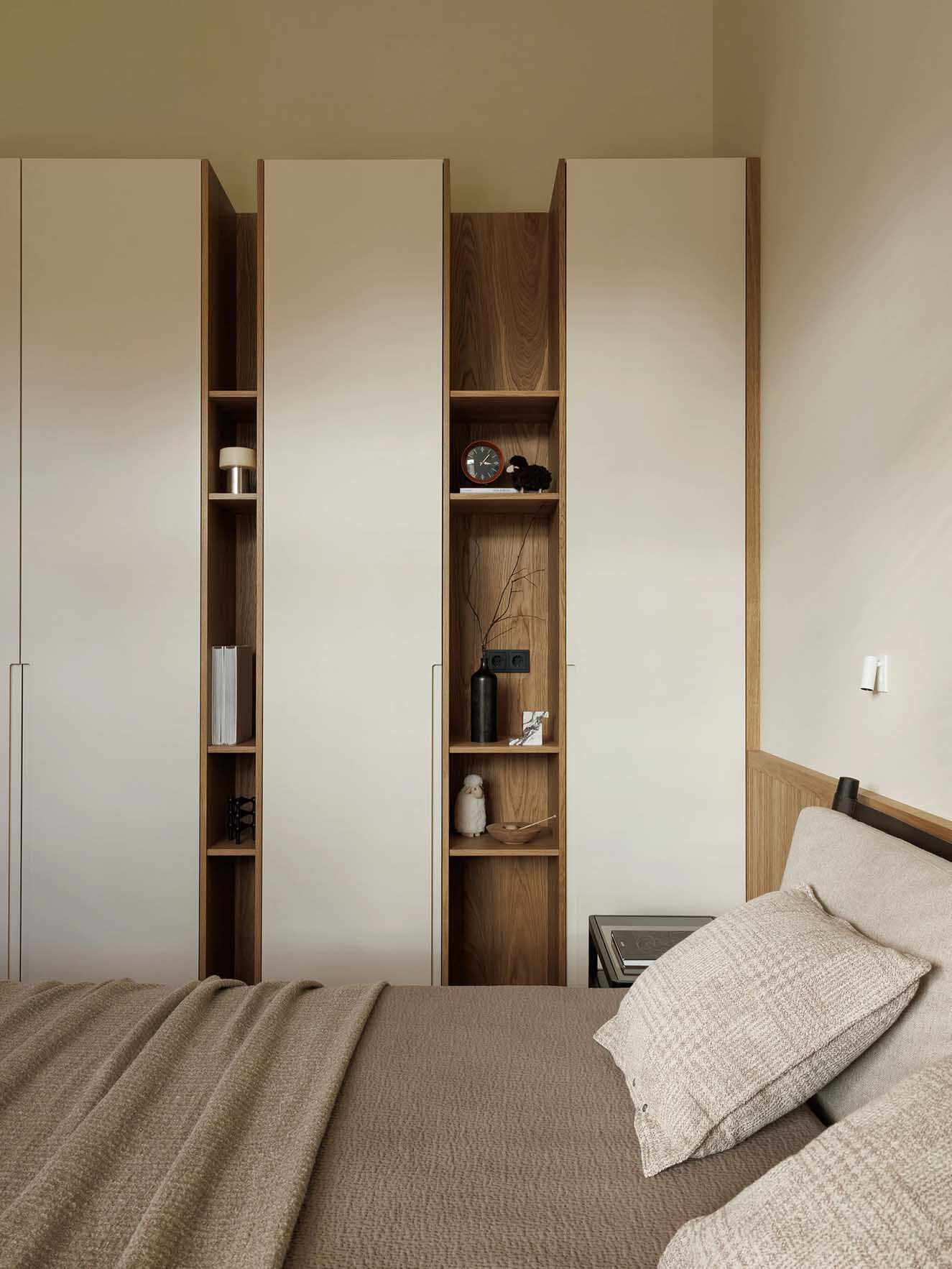 chambre avec placards appartement deux-pièces 52m2 sous les toits décoration contemporaine chambre avec placards appartement deux-pièces 52m2 sous les toits décoration contemporaine