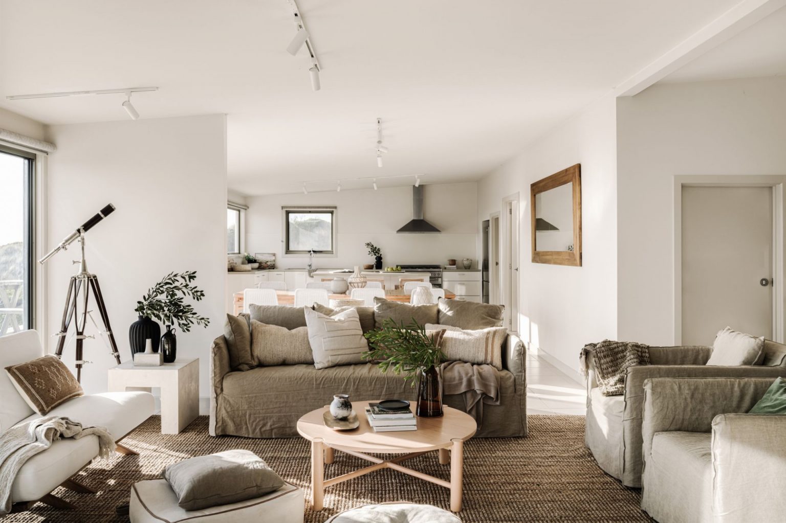 salon décoration naturelle maison contemporaine en bois face à l'océan Austral Shore House King Island Tasmanie