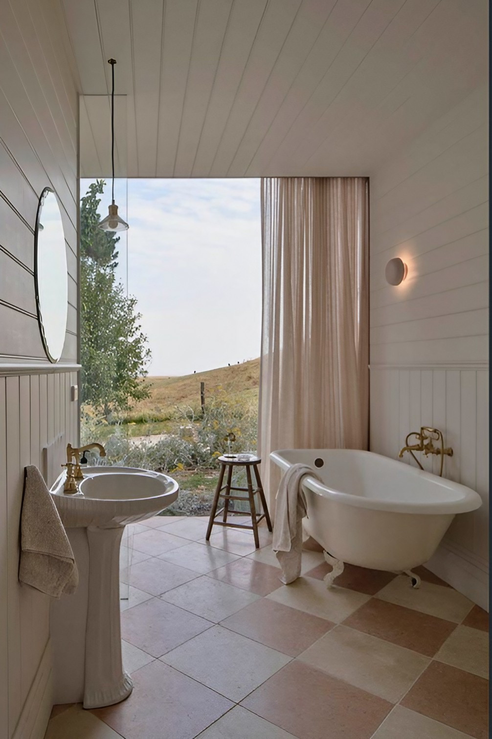 salle de bain style retro baignoire sur pied avec baie vitrée salle de bain style retro baignoire sur pied avec baie vitrée