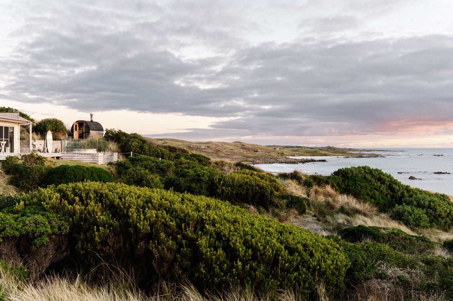 maison contemporaine en bois face à l'océan Austral Shore House King Island Tasmanie