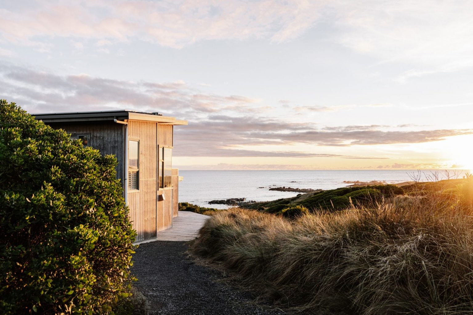 maison contemporaine en bois face à l'océan Austral Shore House King Island Tasmanie