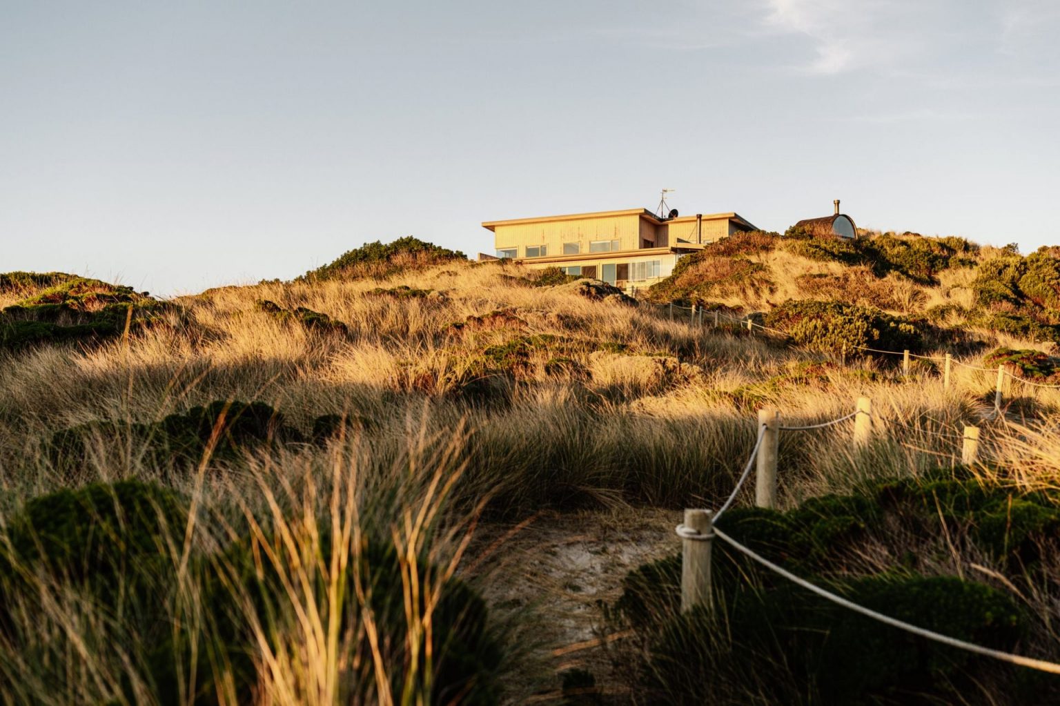 maison contemporaine en bois face à l'océan Austral Shore House King Island Tasmanie