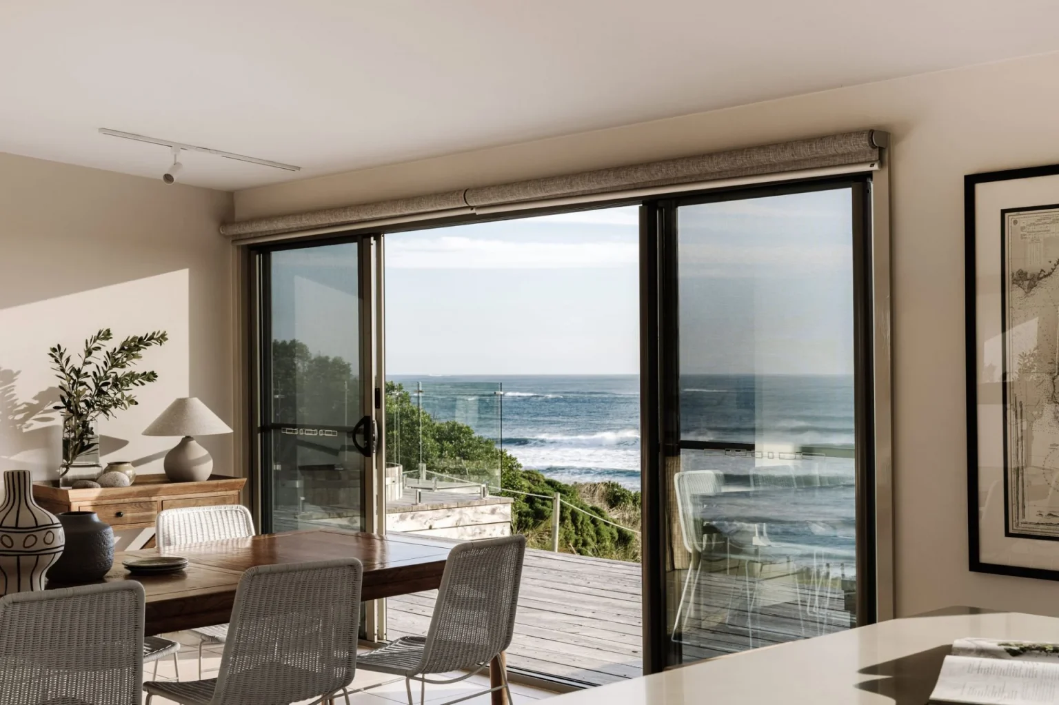 salle à manger décoration naturelle maison contemporaine en bois face à l'océan Austral Shore House King Island Tasmanie