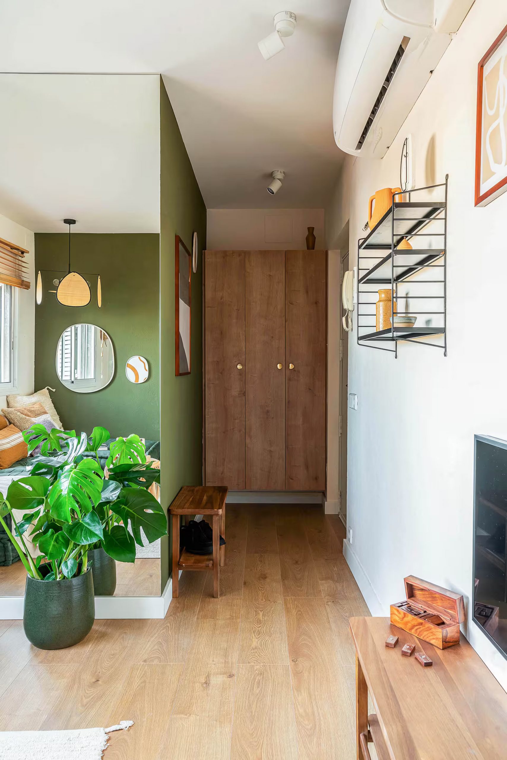 entrance contemporary decor rooftop apartment with a terrace Barcelona entrance contemporary decor rooftop apartment with a terrace Barcelona