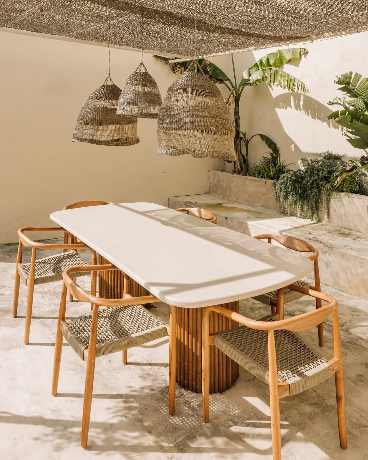 salle à manger sur terrasse avec voile d salle à manger sur terrasse avec voile d'ombrage petite maison avec piscine Portugal