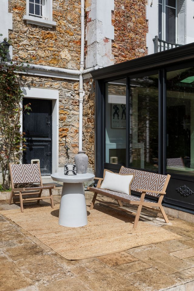 terrasse maison en meulière avec véranda près de Paris décoration contemporaine classique photo : ©Paulie Legoff terrasse maison en meulière avec véranda près de Paris décoration contemporaine classique photo : ©Paulie Legoff