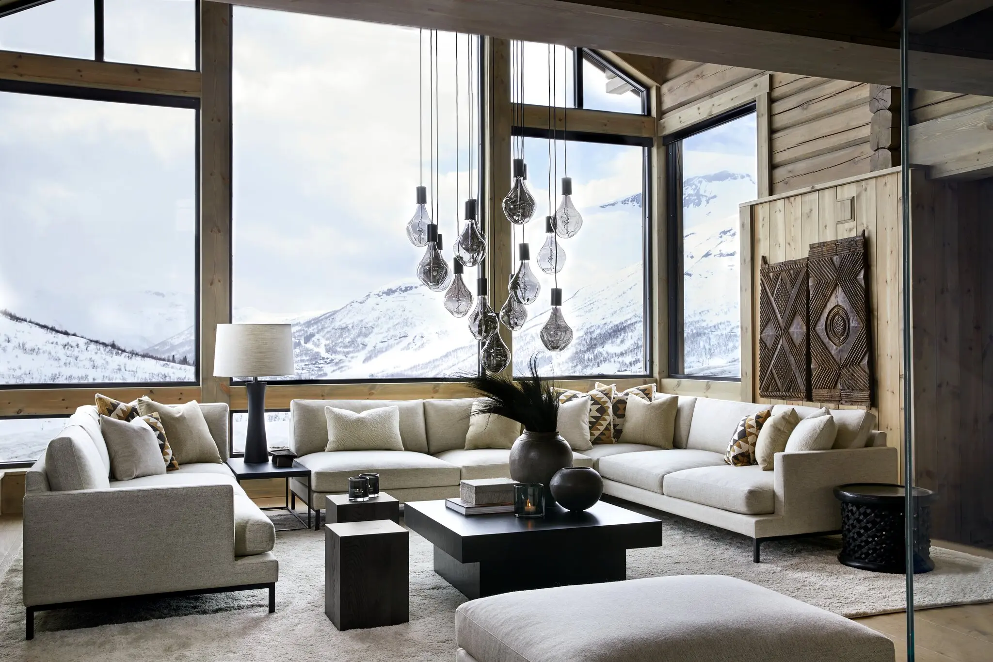 salon vue montagne décoration chalet suisse