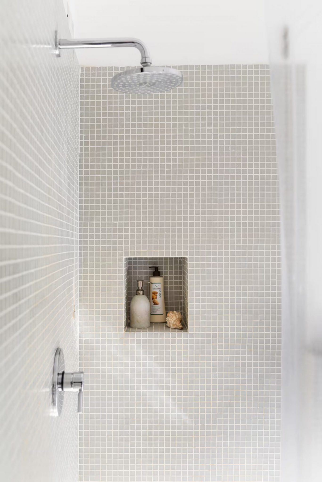 douche carrelage gris clair
