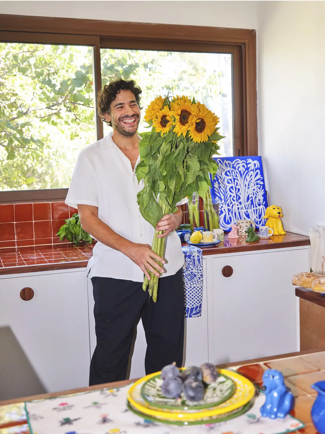 cuisine avec homme bouquet de tournesol collaboration Monoprix x B.D. Graft cuisine avec homme bouquet de tournesol collaboration Monoprix x B.D. Graft