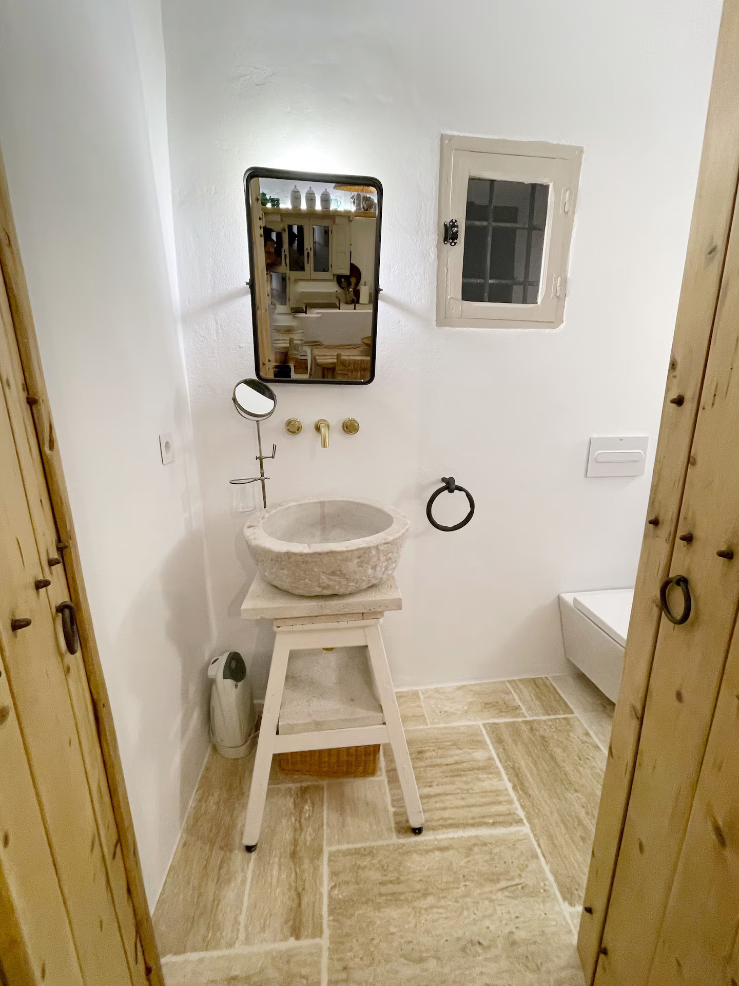 salle de bain vasque pierre blanche petite maison de village décoration rustique chic salle de bain vasque pierre blanche petite maison de village décoration rustique chic