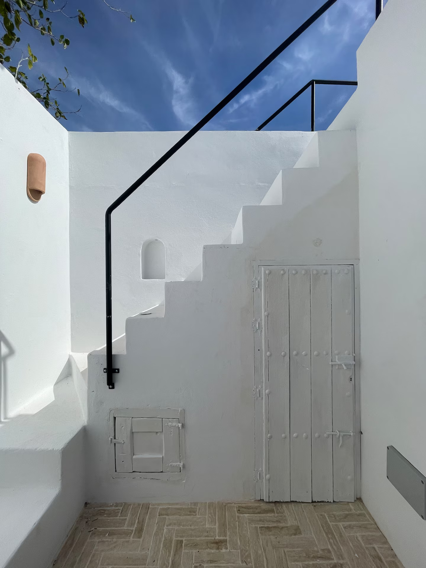 escalier sur terrasse petite maison de village décoration rustique chic escalier sur terrasse petite maison de village décoration rustique chic