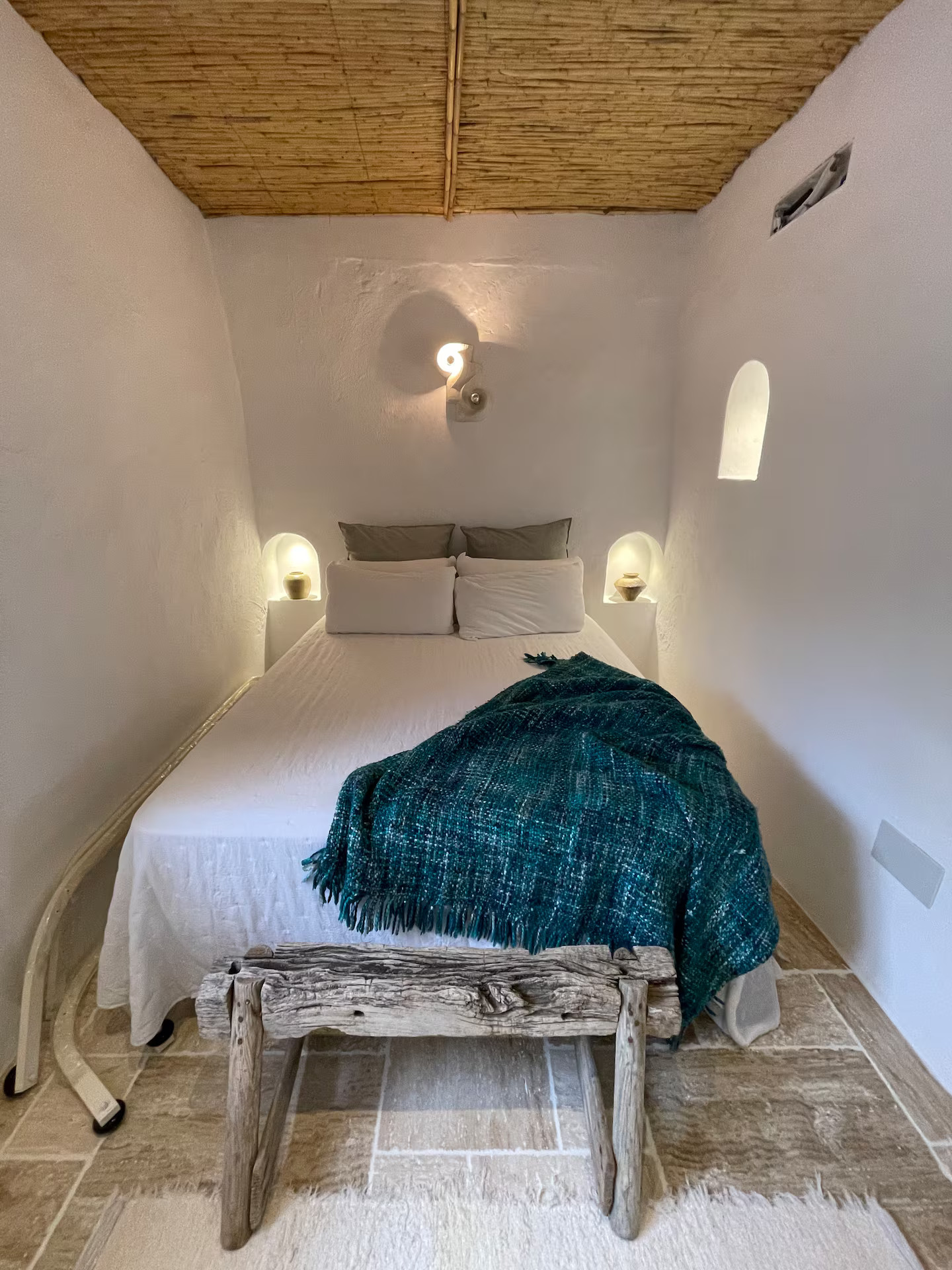 chambre plafond en roseaux petite maison de village décoration rustique chic chambre plafond en roseaux petite maison de village décoration rustique chic