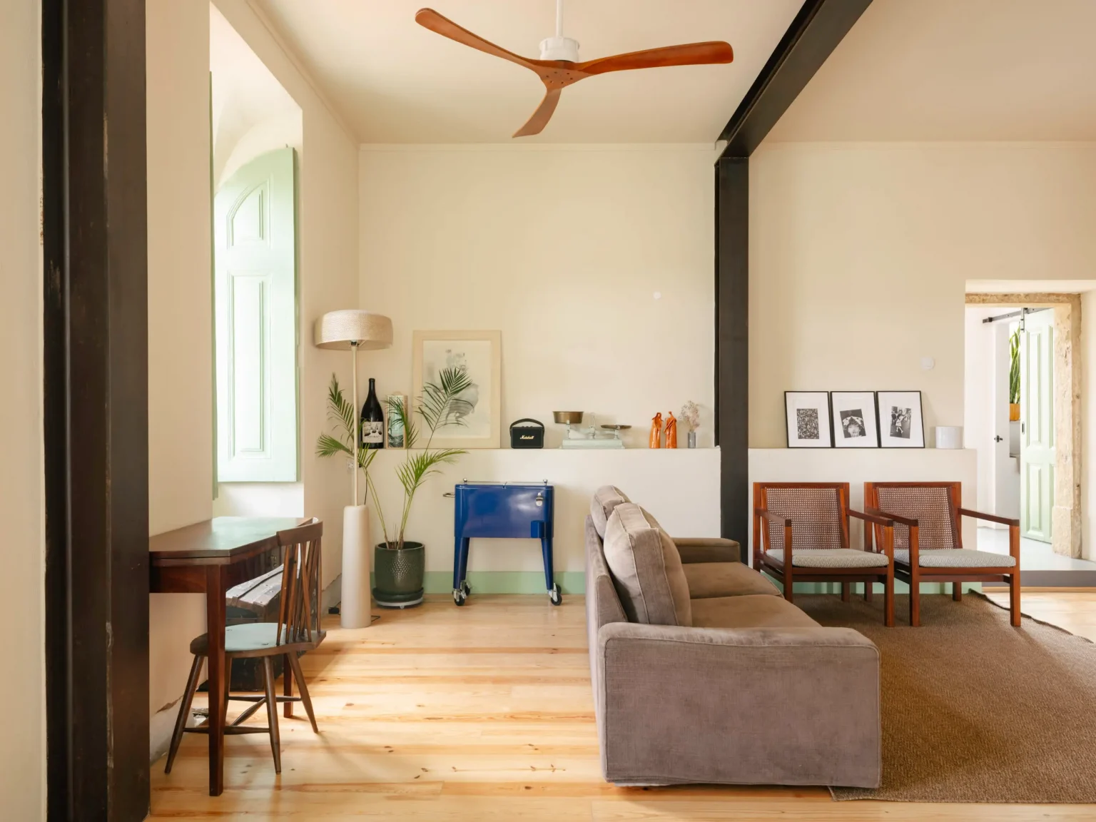 salon maison portugaise ancienne rénovée décoration rustique chic