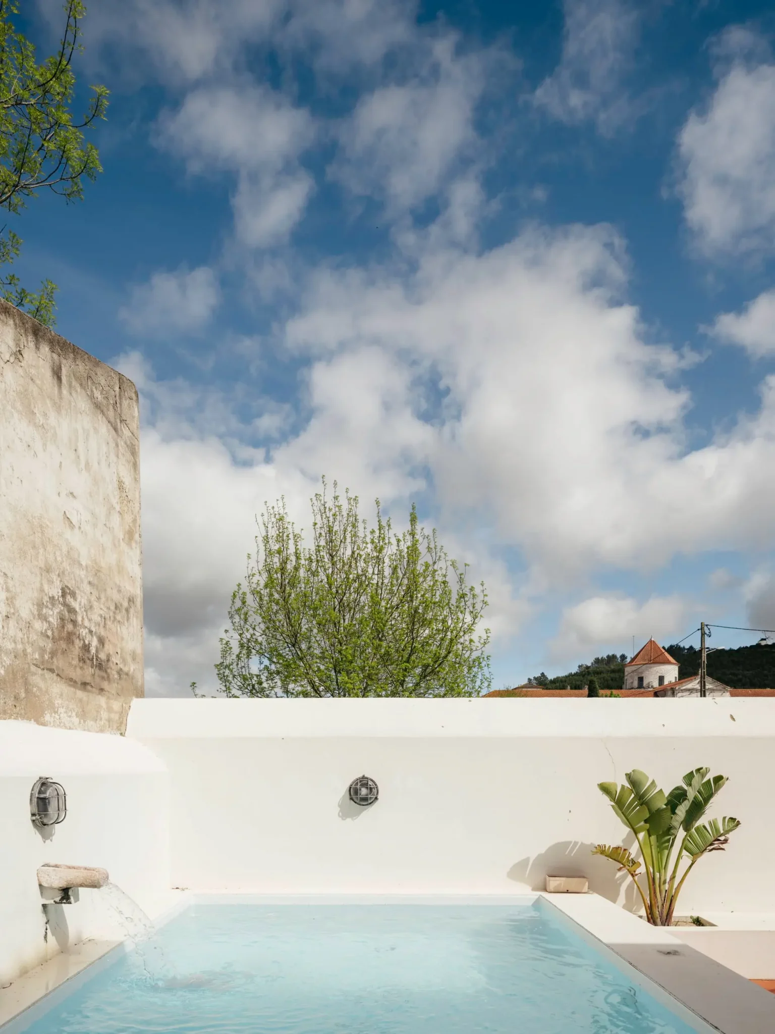 terrasse avec piscine maison portugaise vue campagne