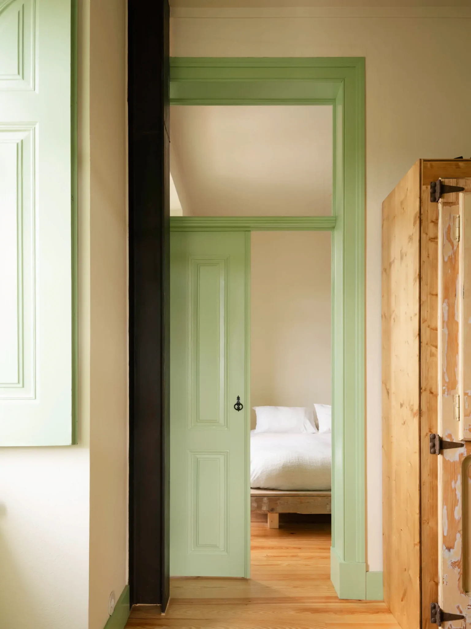 chambre maison portugaise ancienne rénovée décoration rustique chic