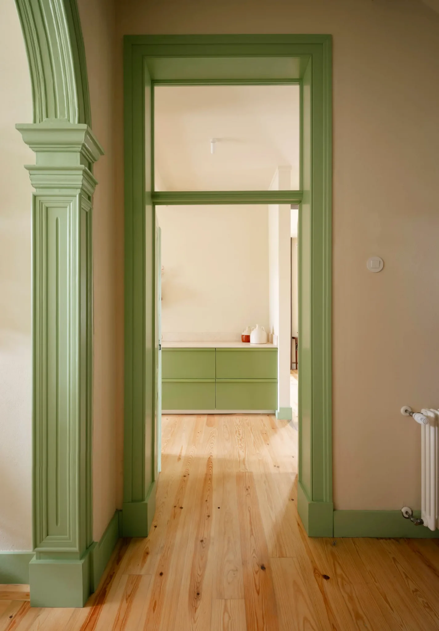 cuisine verte design maison portugaise ancienne rénovée décoration rustique chic