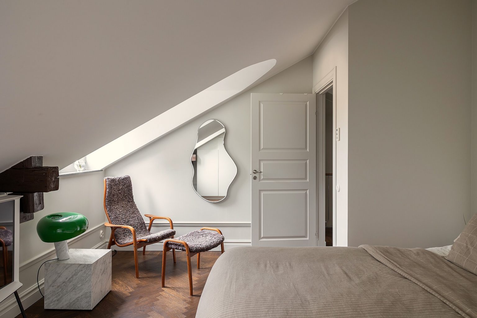 chambre mansardée maison de ville décoration scandinave
