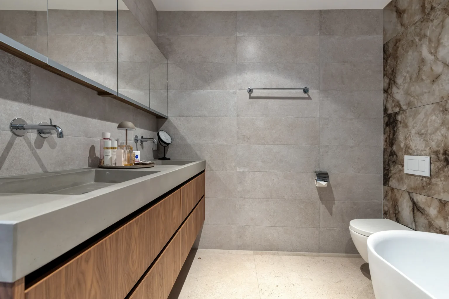 salle de bain décoration grise maison design Hollande
