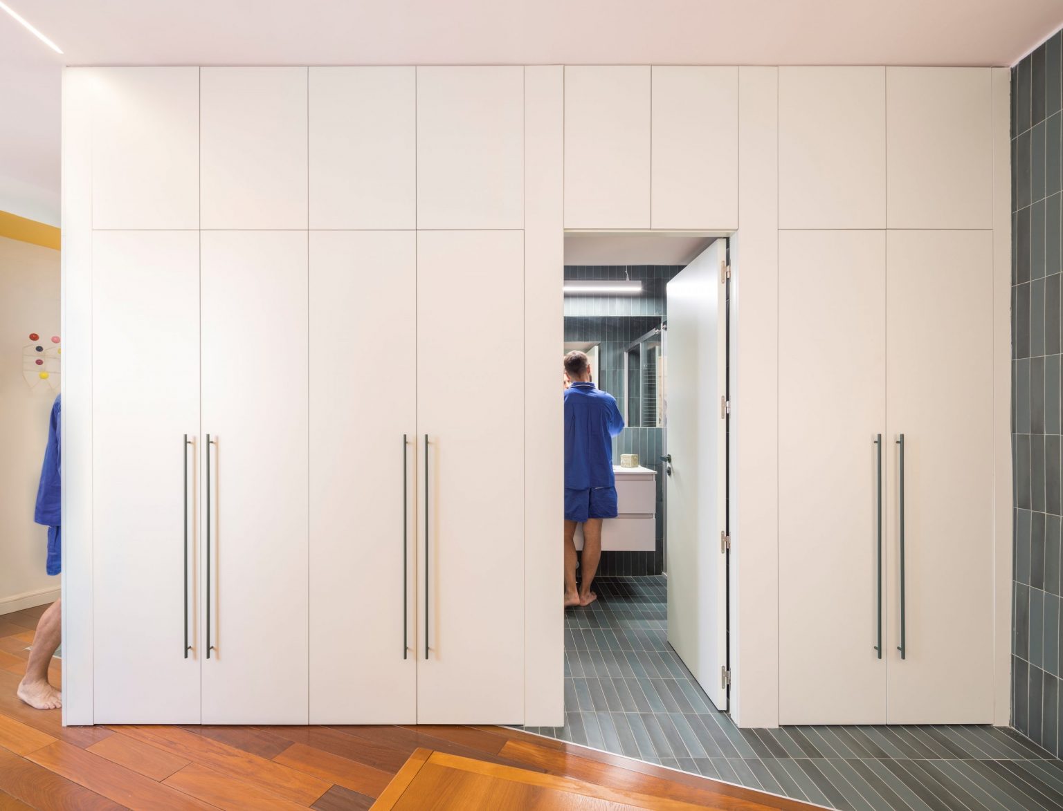 dressing décoration design et colorée Casa Eme Madrid par Gon Architects