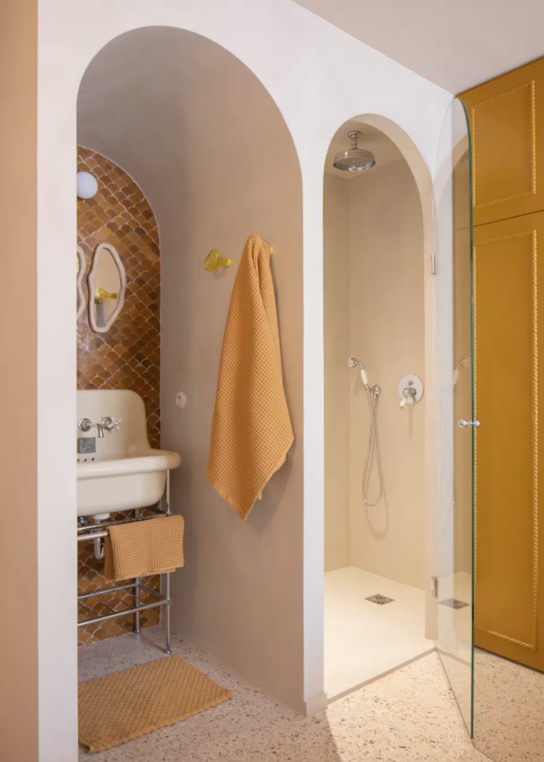 salle de bain jaune style méditerranéen et vintage salle de bain jaune style méditerranéen et vintage