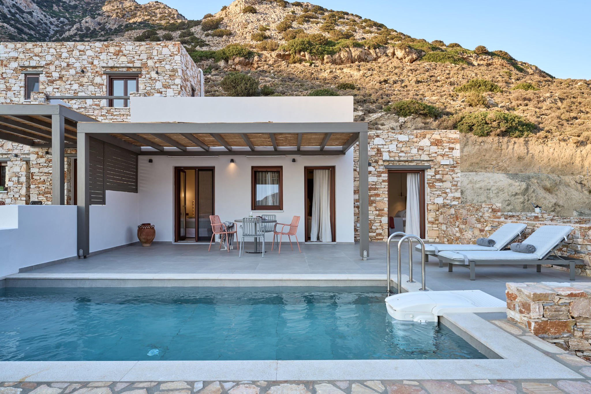 terrasse petite maison 43m2 avec piscine Grèce Cyclades terrasse petite maison 43m2 avec piscine Grèce Cyclades