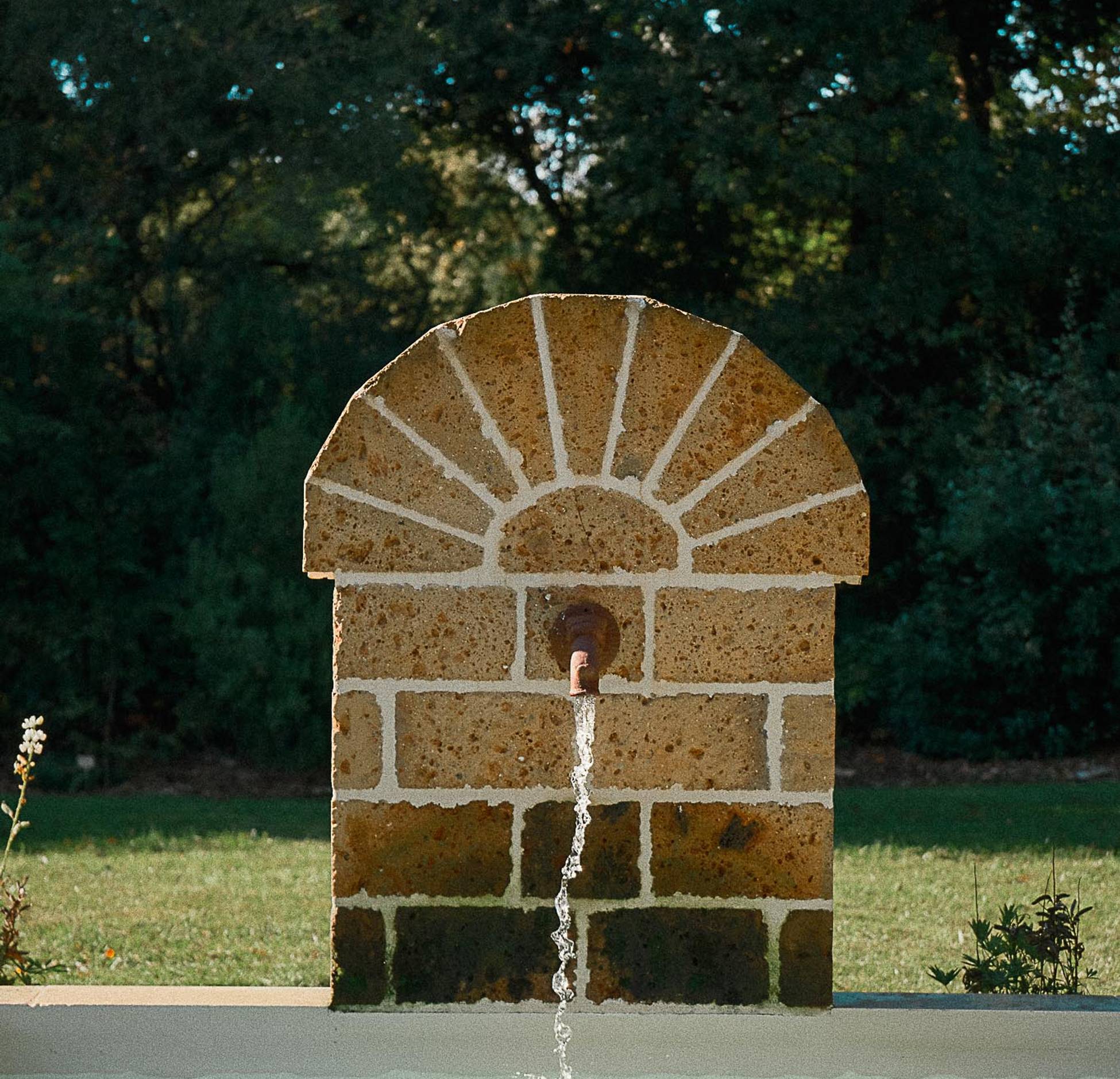 stone perio fountain rustic chic decor Hameau de Sol Sologne French countryside stone perio fountain rustic chic decor Hameau de Sol Sologne French countryside