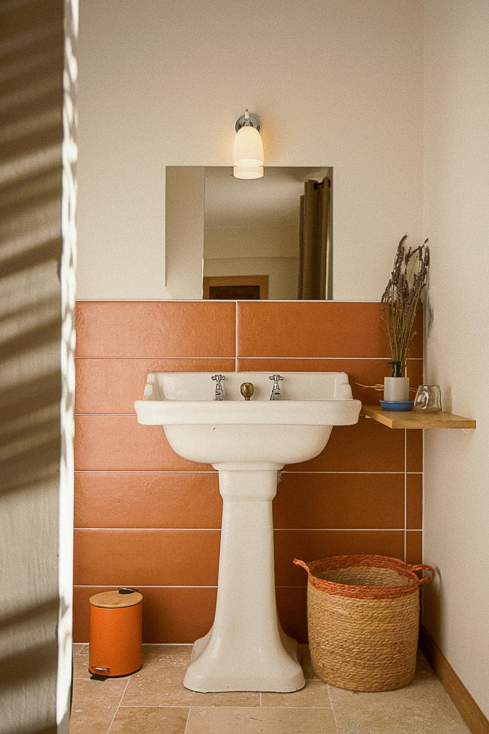 vintage bathroom Hameau de Sol Sologne French countryside vintage bathroom Hameau de Sol Sologne French countryside