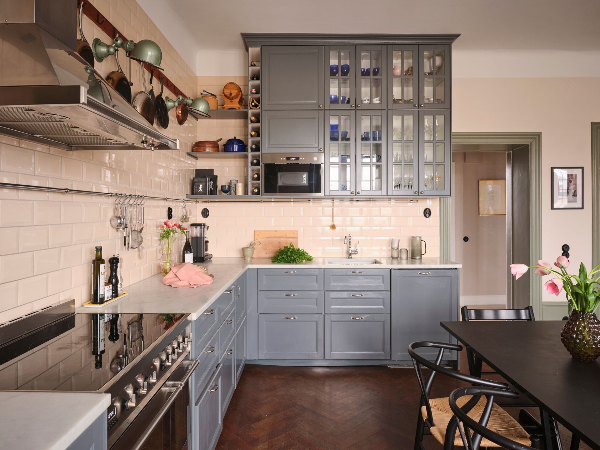 cuisine ouverte grise style campagne chic décoration scandinave en tons doux cuisine ouverte grise style campagne chic décoration scandinave en tons doux
