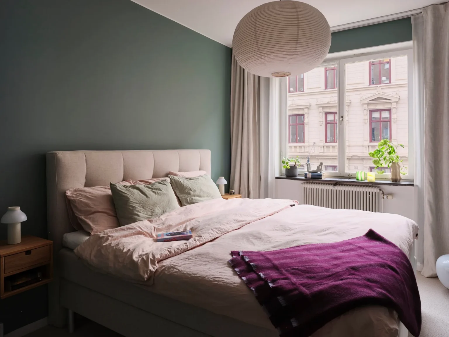chambre mur vert deux-pièces de 54m2 décoration scandinave
