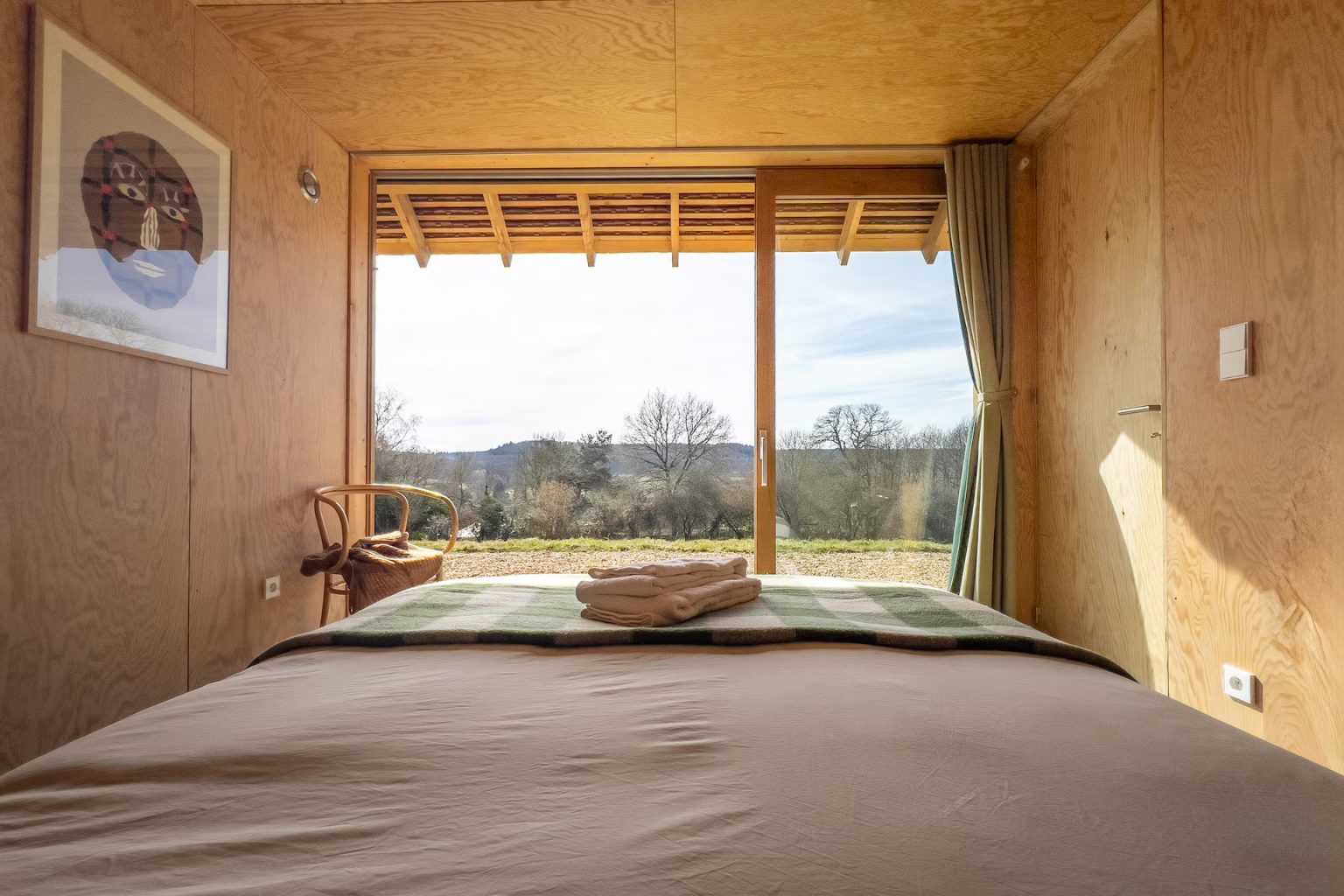 chambre murs bois décoration contemporaine maison d'architecte éco responsable dans le Perche 