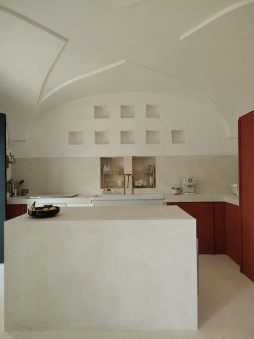 kitchen design decor white Apulian house Casa Lama Monopoli