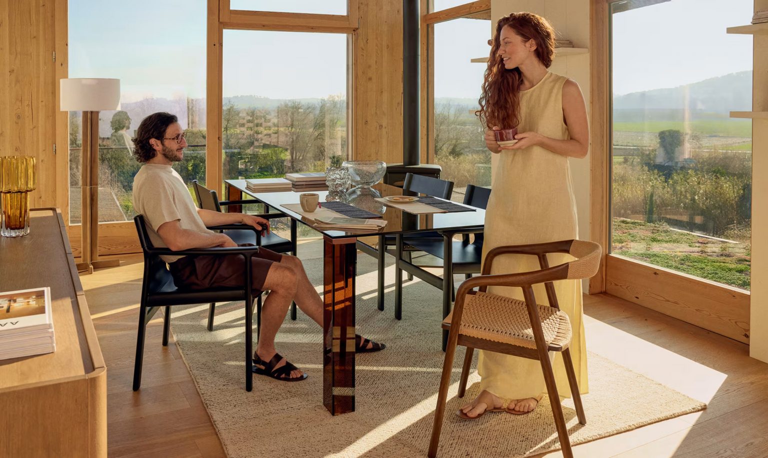 salle à manger avec table transparente Kave Home 2026 : collection printemps/été