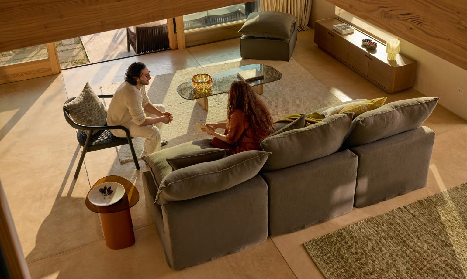 salon avec baie vitrée maison contemporaine