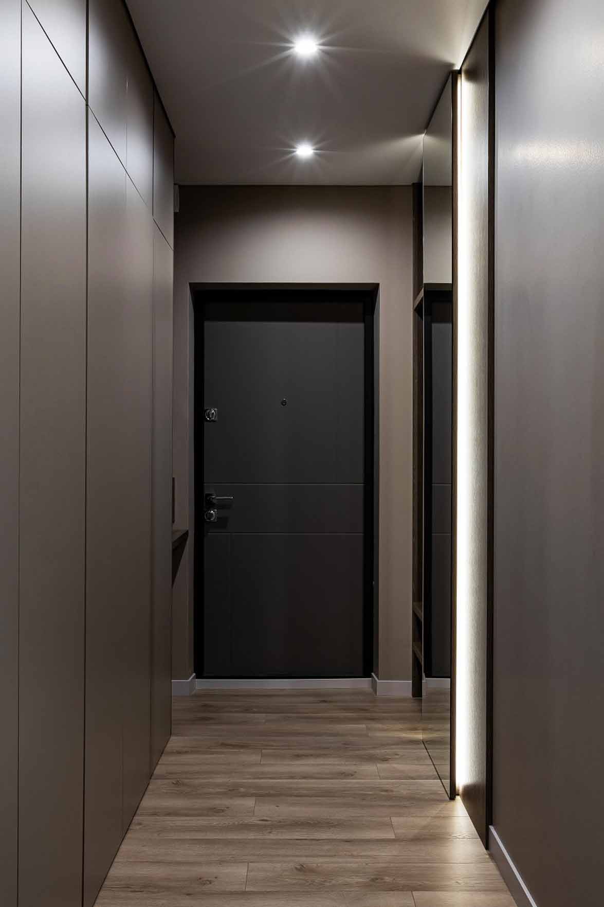 Hallway with brown walls Hallway with brown walls
