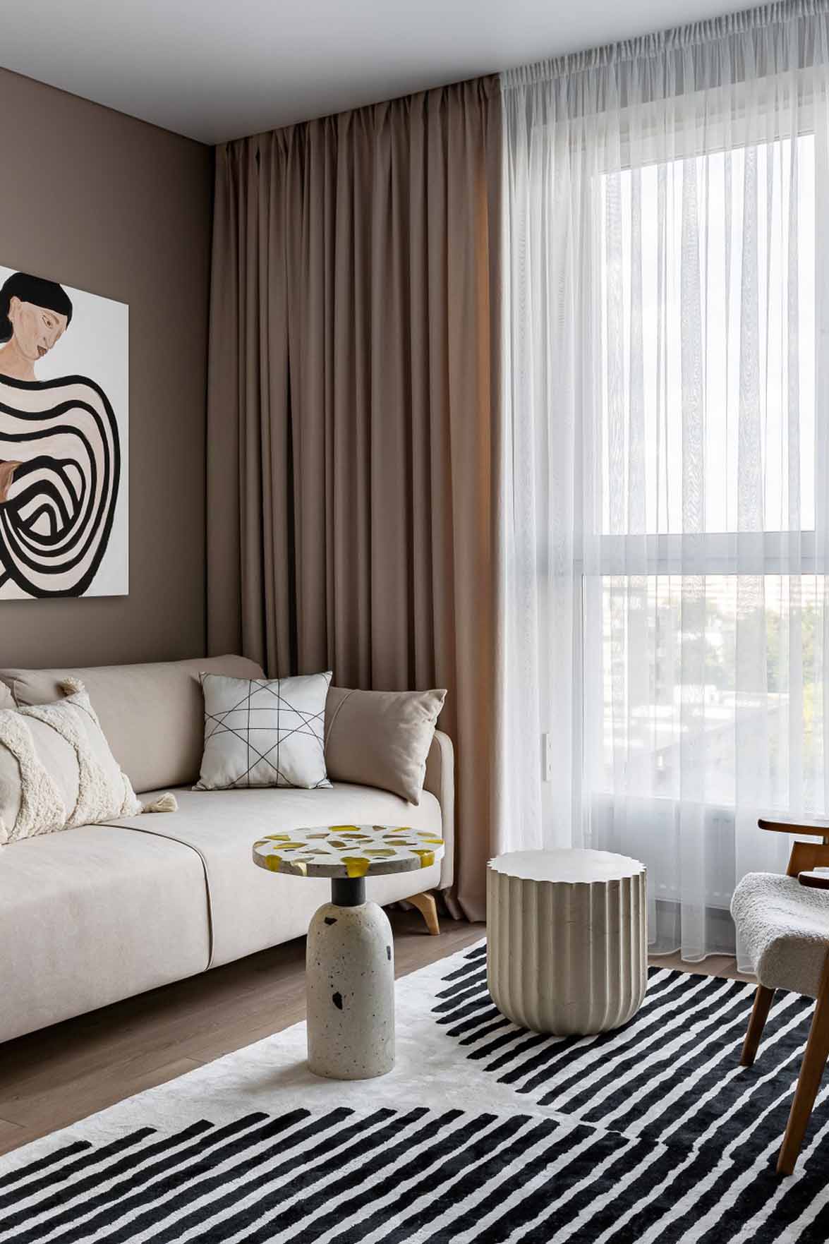 Living room with white sofa and black and white rug, 60m2 neutral flat Living room with white sofa and black and white rug, 60m2 neutral flat