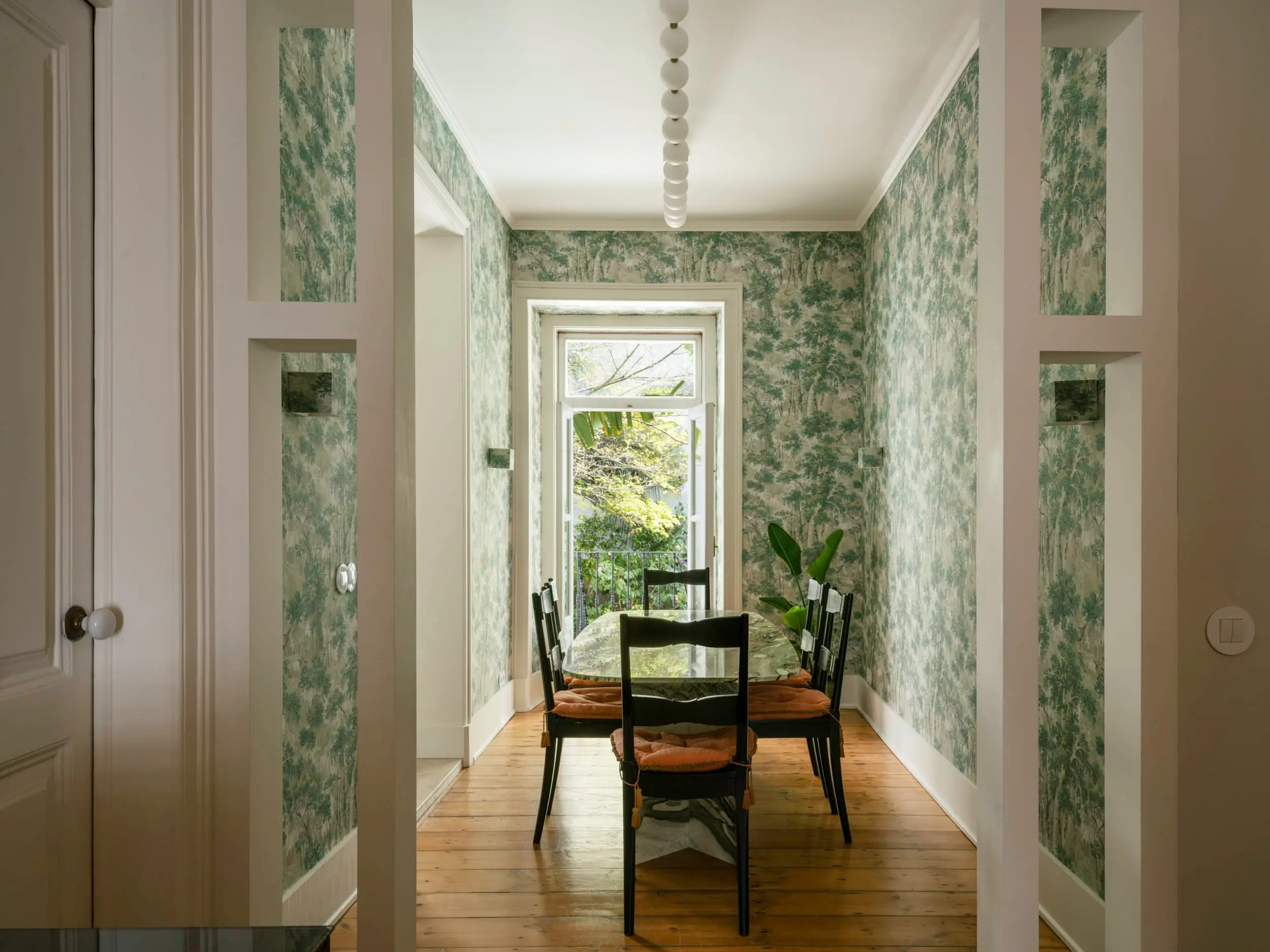 Cet appartement vintage à Lisbonne cache un jardin plein de fraicheur