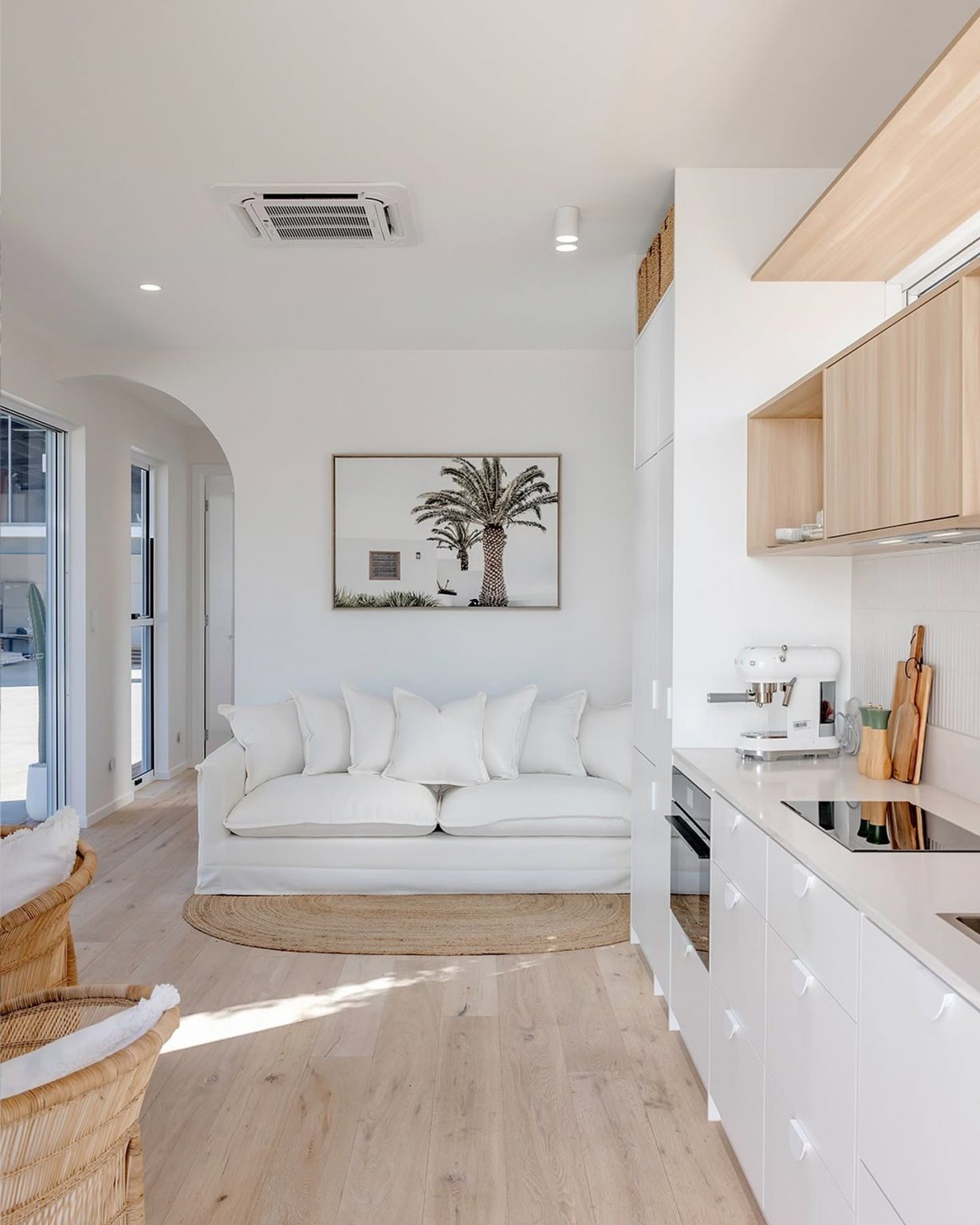 salon et cuisine petite maison 56m2 Whitsunday par Arcopod