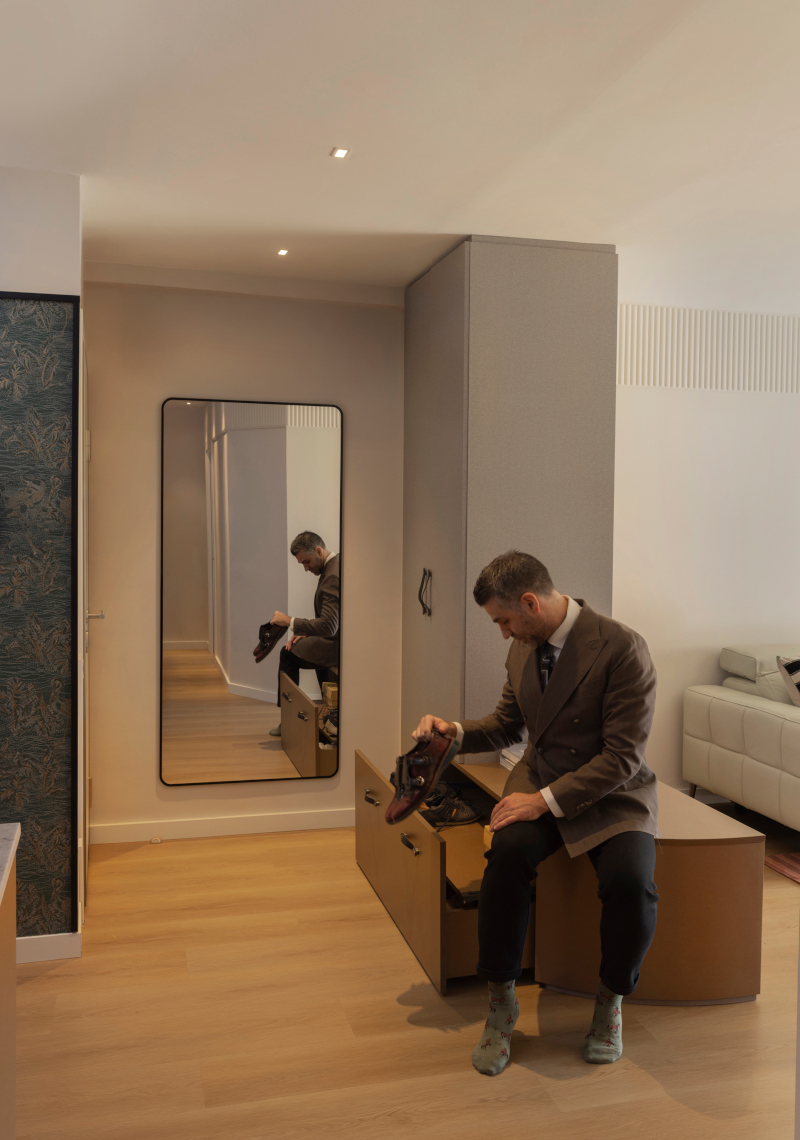 entrée avec banc et dressing sur mesure décoration contemporaine appartement rénové 70m2