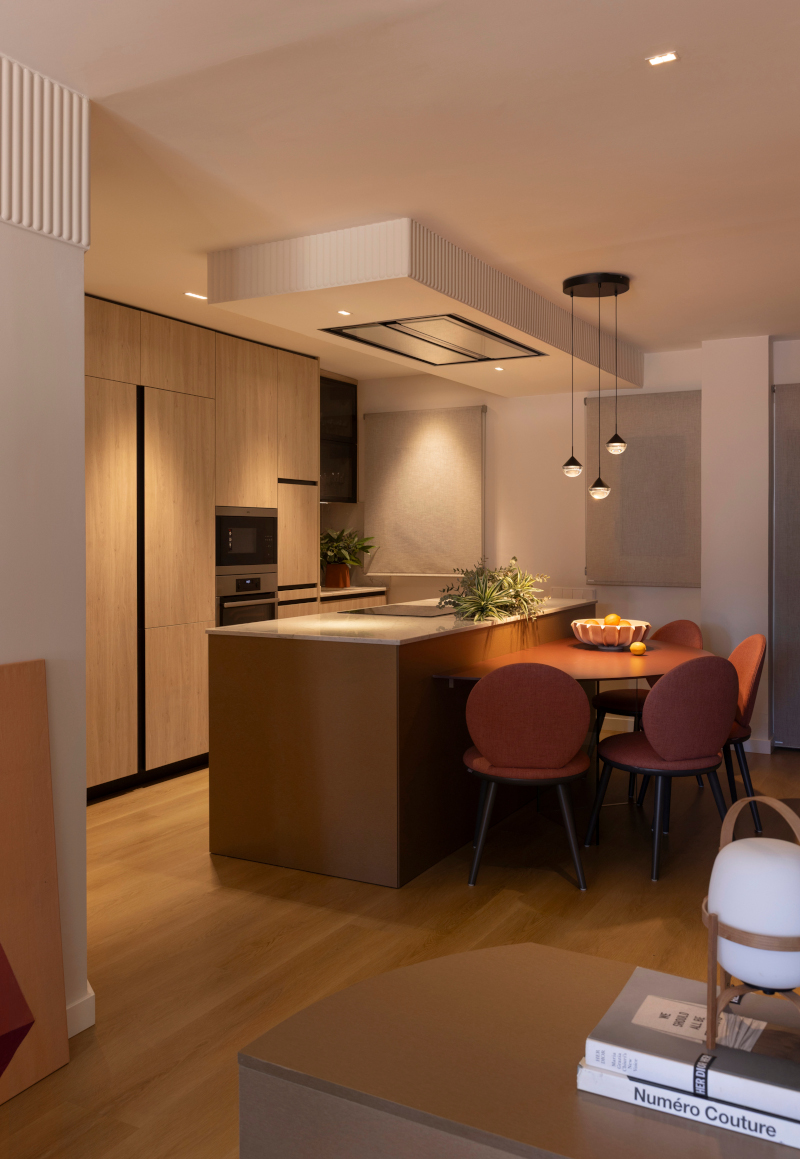 cuisine avec espace repas décoration contemporaine appartement rénové 70m2